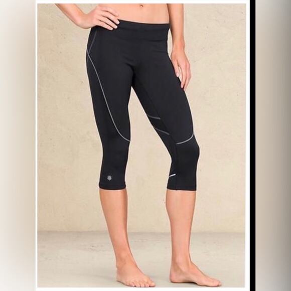 Athleta Quick Step Capri Athletic Leggings Black and Pink  819214 - Picture 1 of 11
